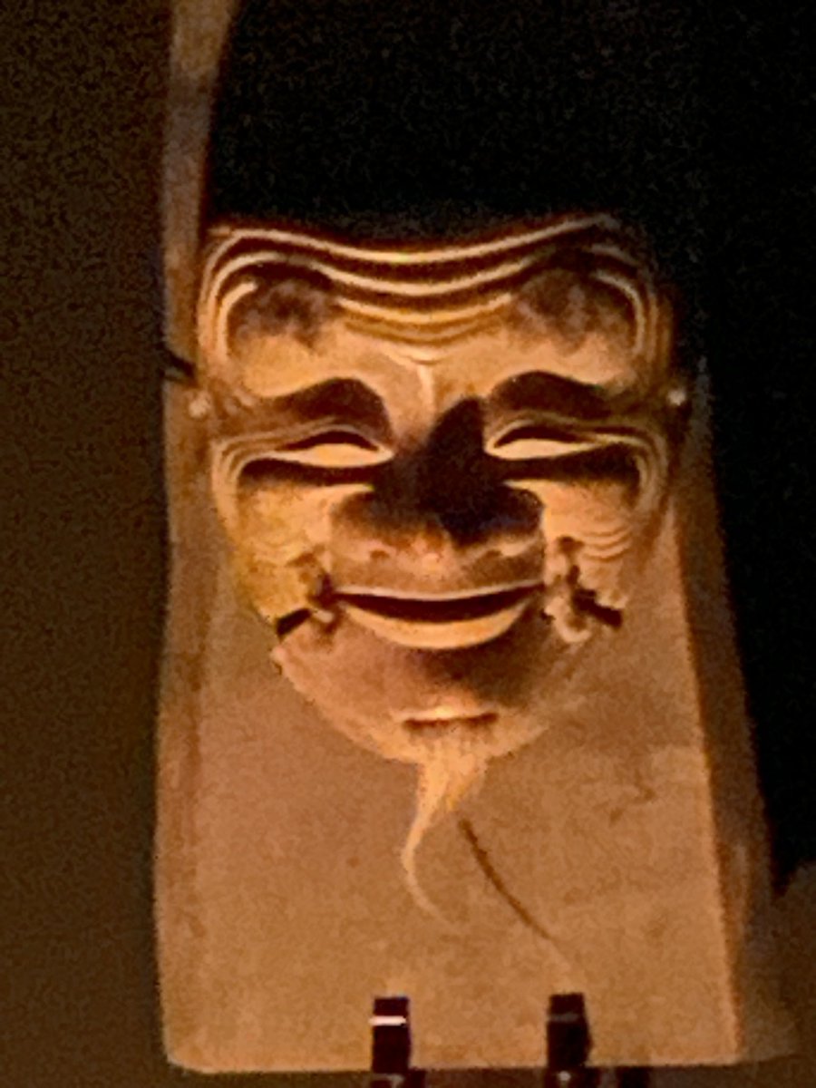 その上12月14日から数回にわたって、能面を昔ながらの和蝋燭の光で見るナイトツァーが和蝋燭職人青柳さんのナビゲートで行われる予定。詳しくは「藝泉」で検索w