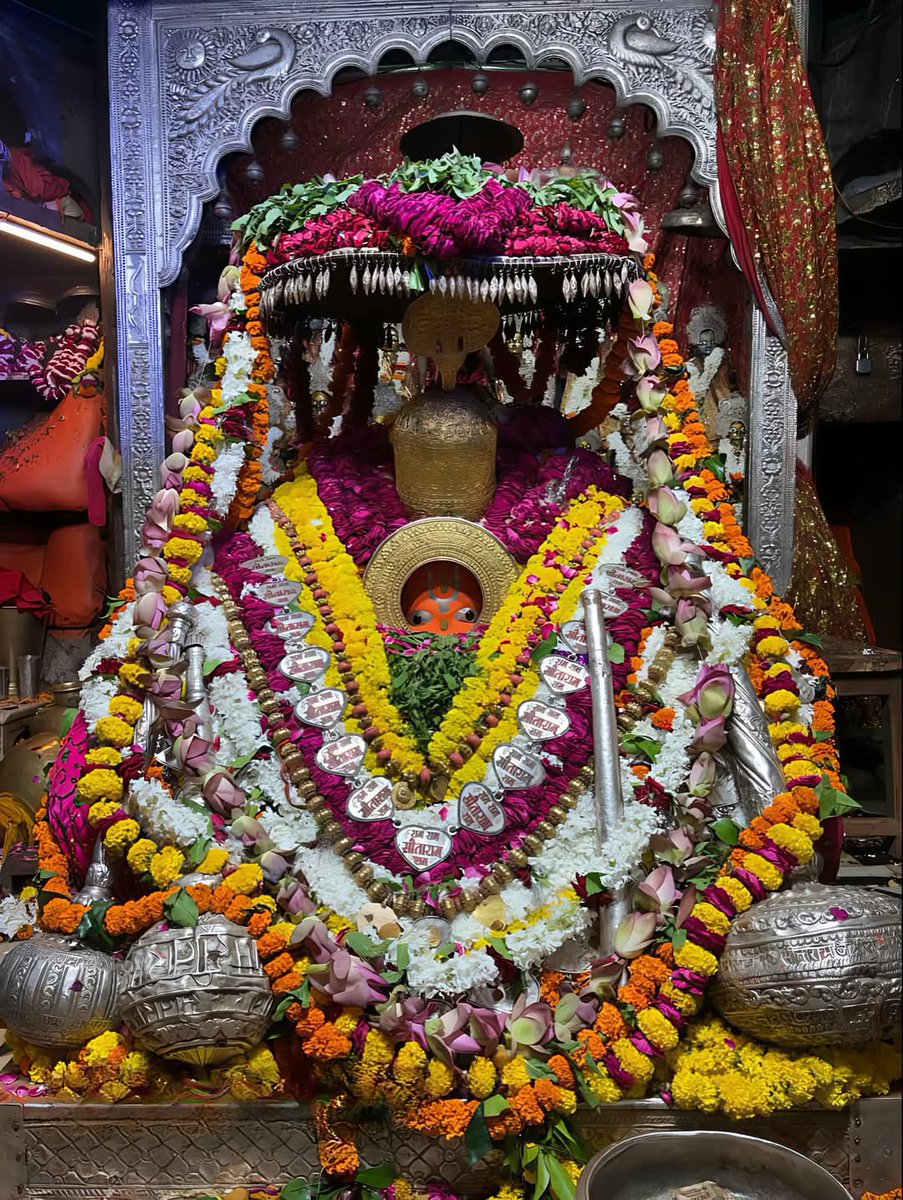 cs2903singh's tweet image. “श्रीगुरु चरन सरोज रज, निज मनु मुकुरु सुधारि।
बरनउं रघुबर बिमल जसु, जो दायकु फल चारि॥”