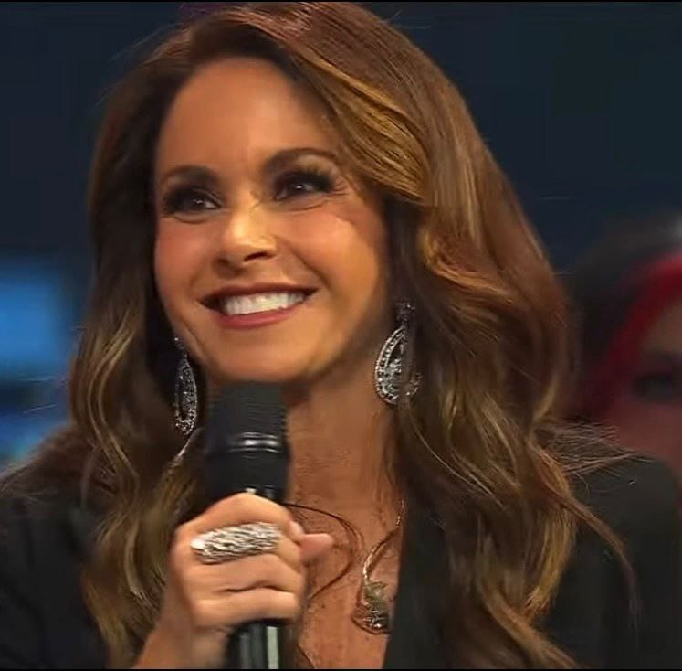 kamille_moraes's tweet image. JAJAJAJAJAJAJA LA GENTE REACCIONA A LA BELLEZA DE LUCERO EN TIK TOK