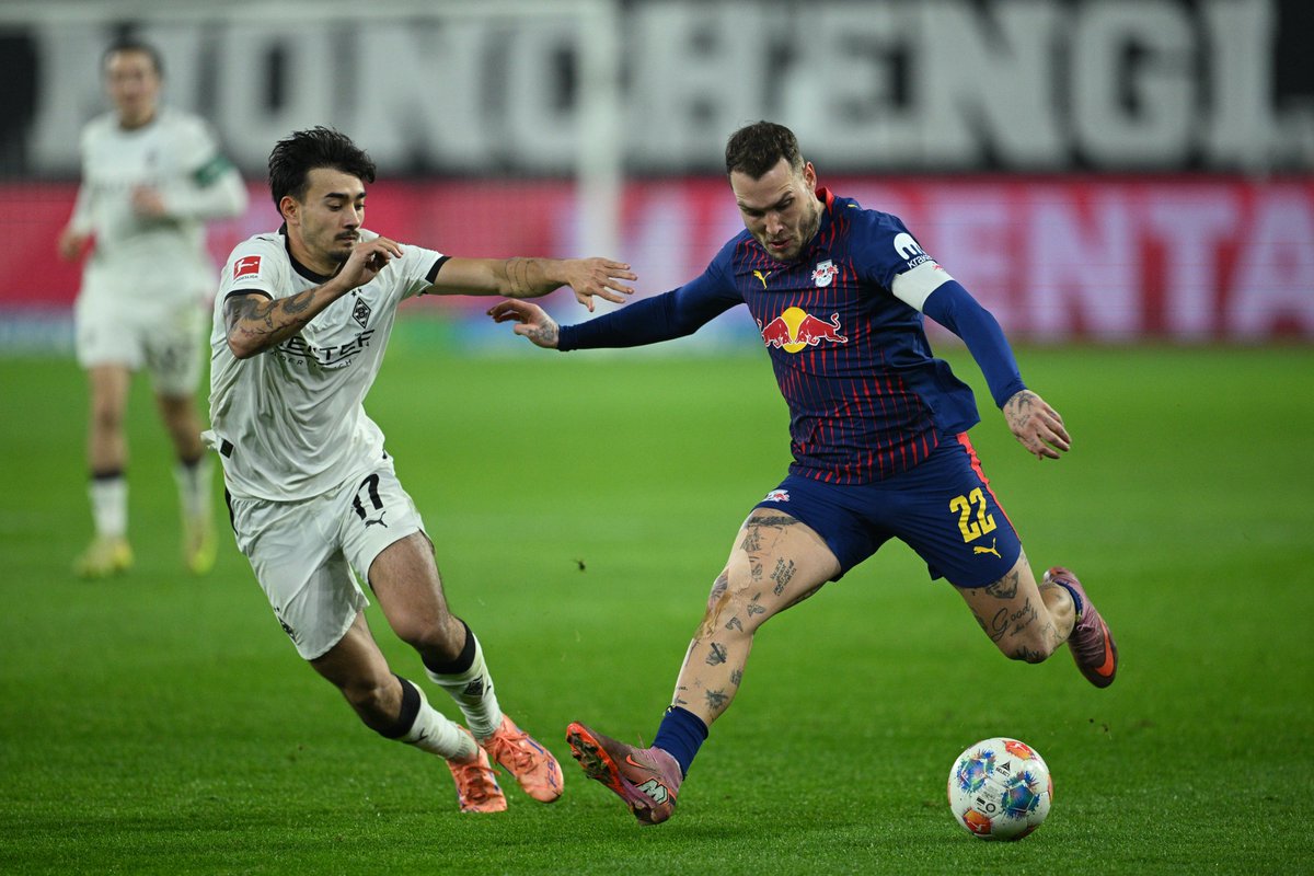 QuatrLinhas's tweet image. Draw between @borussia_en and @RBLeipzig_EN for #germanysuperleague 
#DieFohlen 0 #RBLeipzig 0
#BMGRBL 
#topteamsclassics 

futebolhardireito.blogspot.com/2025/11/bundes…