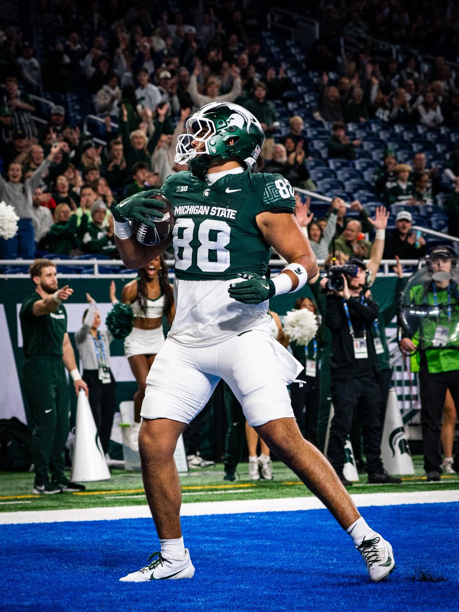 MSU_Football's tweet photo. tfw you score your first touchdown as a Spartan 👏 https://t.co/rrpwIWgWMX