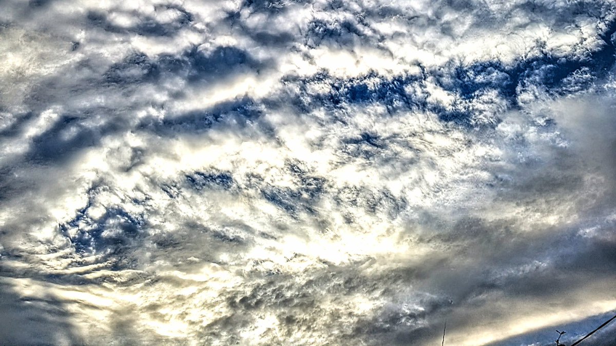 beamoflight725's tweet photo. おはようございます☀️
ご無沙��しております😊
今日で交通事故に遭い、1年になりました…

去年は、まぁ散々な目にあいましたが…
今年は無事に過ごせています😅
1年が経っても、1人で出掛けるときは杖が必要です🧑‍🦯
と言っても普通に自転車も乗れるんですけどね🤭

今日も穏やかな1日になります様に🤗 https://t.co/uY6UyVbAgu