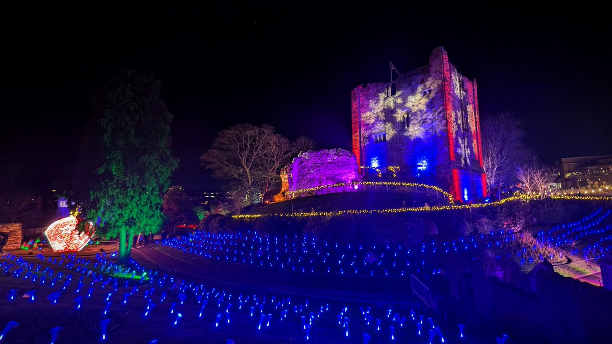 DrStrangetwit's tweet image. Illuminate Guildford 🌟🎄🎁❄️

The central keep of Guildford castle was built by William the Conqueror shortly after the 1066 Invasion. I wonder what the big man would make of it now.