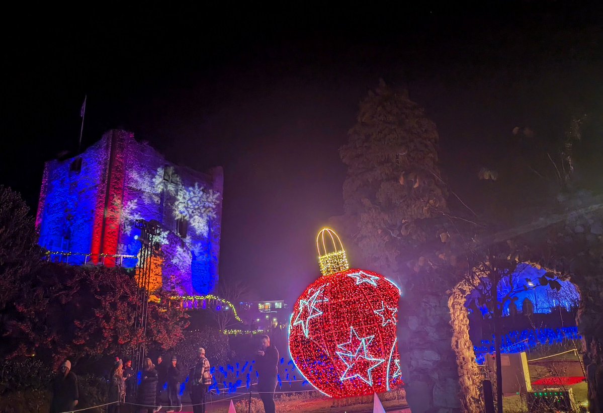 DrStrangetwit's tweet image. Illuminate Guildford 🌟🎄🎁❄️

The central keep of Guildford castle was built by William the Conqueror shortly after the 1066 Invasion. I wonder what the big man would make of it now.
