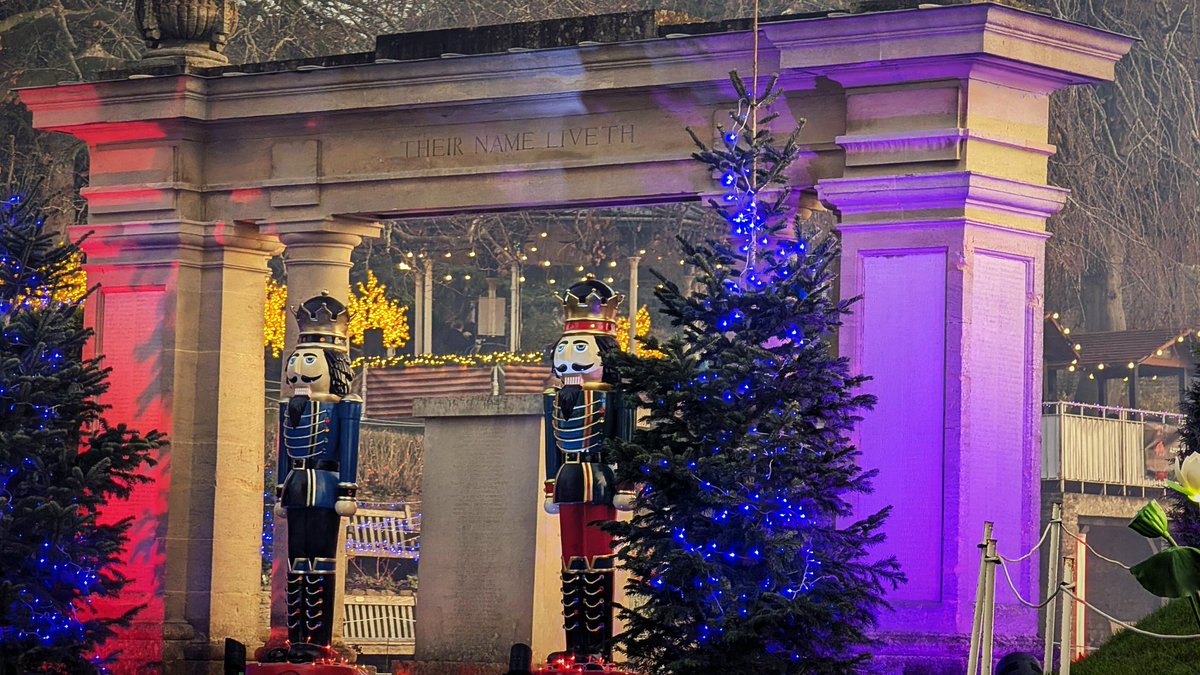 DrStrangetwit's tweet image. Illuminate Guildford 🌟🎄🎁❄️

The central keep of Guildford castle was built by William the Conqueror shortly after the 1066 Invasion. I wonder what the big man would make of it now.