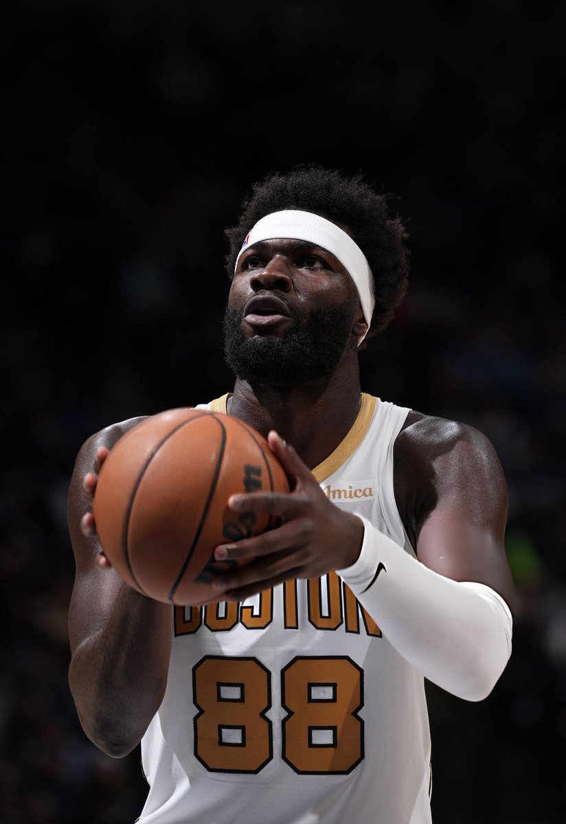 Neemias Queta na derrota dos Boston Celtics frente aos Minnesota Timberwolves (115-119):

• 19 pontos (7/8 FG, 5/8 FT)
• 18 ressaltos (8 ofensivos)
• 2 desarmes de lançamento
• 28’47” minutos

Máximo de carreira em ressaltos, num dos melhores jogos do poste português na NBA.