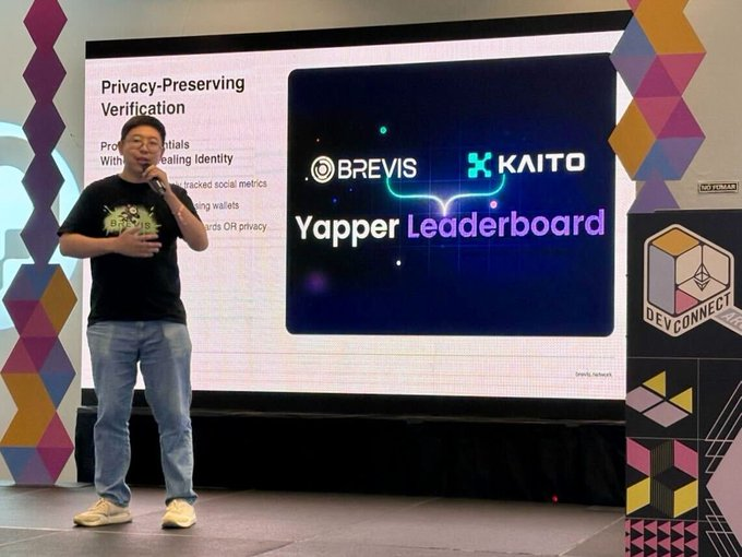 yle43036's tweet photo. 传统网络深陷一个两难困局：要证明价值，就得交出隐私。

直到 @brevis_zk 用技术撕开了新的出口：

 两大技术支点：

· zkTLS：直接从网站抓数据生成证明，绕开平台接口
· Pico zkVM：10秒内完成证明，隐私计算进入“实时时代”

 这意味着什么？
你可以向 DeFi 证明你有还款实力，却不必亮出银行流水；
你可以展示社交影响力，而不必公开粉丝是谁。

Brevis 让「价值可被验证，而隐私永不泄露」。

 架构也彻底模块化，配合 ProverNet 证明市场——GPU、ASIC 都能加入证明生成，把实验室技术变成人人可用的公共设施。

这不是升级，是一场信任转移：
从「相信平台的承诺」到「相信数学的证明」。

当数据的使用不再以隐私为代价，
InfoFi（信息金融）才真正有了落地的可能。