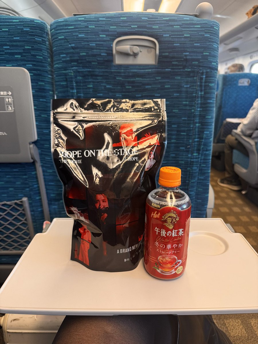 HAPPIshare0218's tweet image. 今日はこれから名古屋
旅のお供にはホビ🍿😆✌🏻
