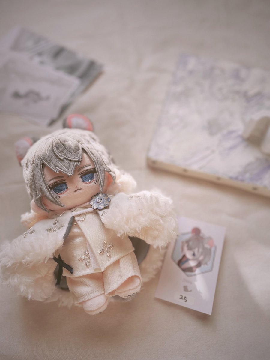 ハルタ様(<a href="/nuiharutora/">ハルタ</a> )のシラちゃまお迎えできました！！深いブルーのおめめと立体髪の精巧さとっても素晴らしいデザインでときめいてしまいます、ありがとうございます
#はるたぬい