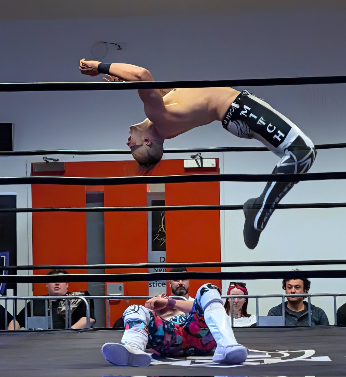 flindy82's tweet photo. Finally got it! 📷

Standing moonsalt @mitchconnorspw ❤️

@MXW_wrestling #goldenopportunity #australianwrestling https://t.co/E03tMvTNKO