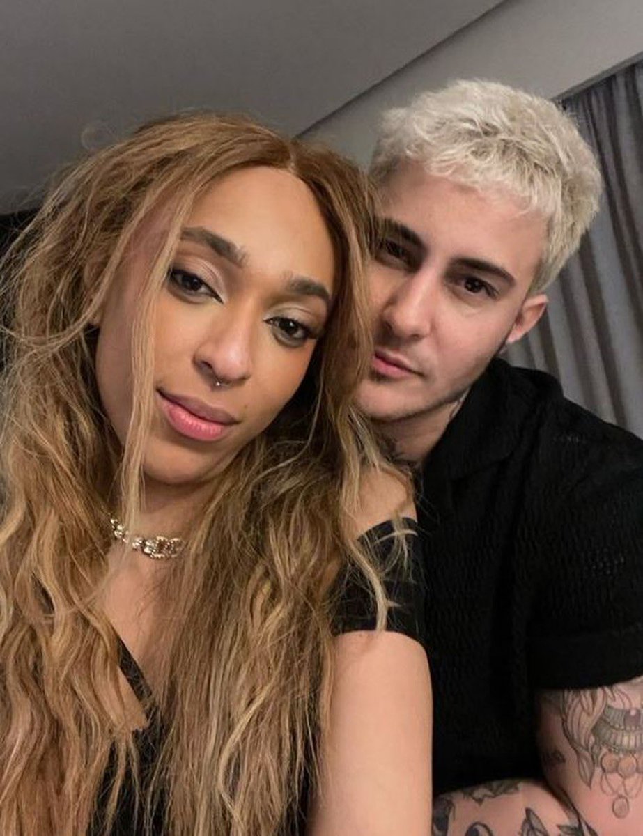 poponze's tweet image. NOIVA! Erika Hilton revelou que foi pedida em casamento pelo namorado. 💍