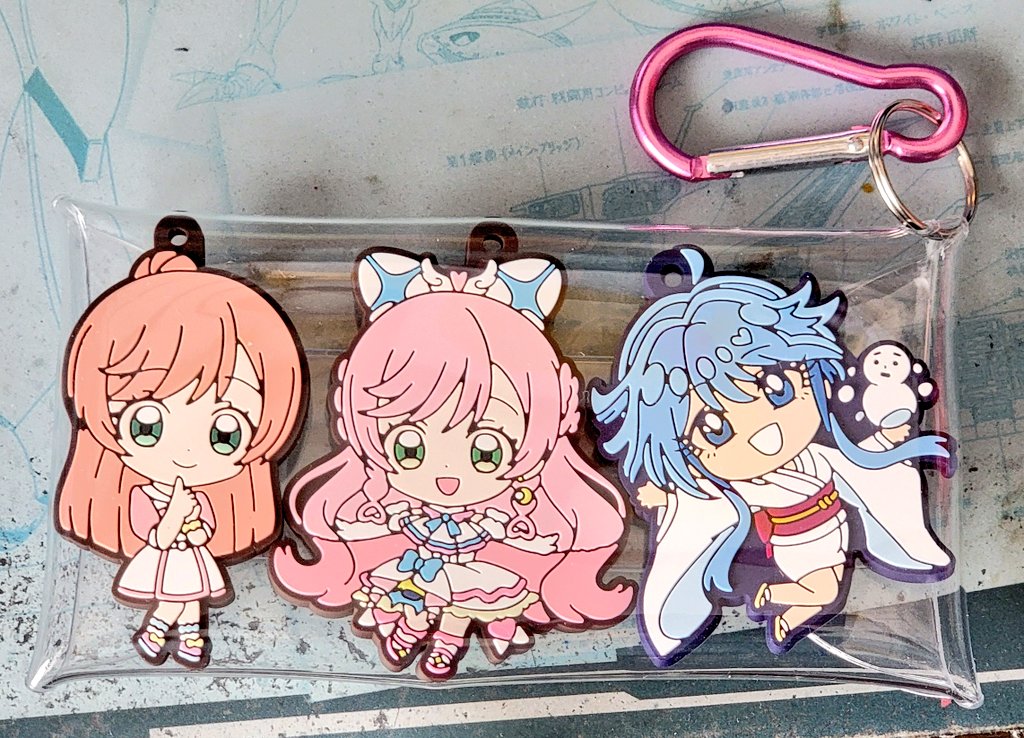 ましろんズとゆきめちゃんのラバストとセリアのアクスタポーチを使って