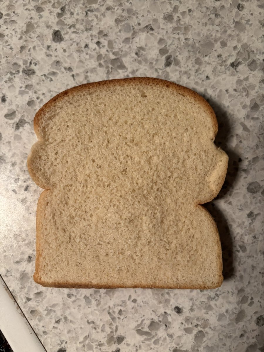 P3ACHL0B0T0MY's tweet image. why is this bread handsome squidward shaped