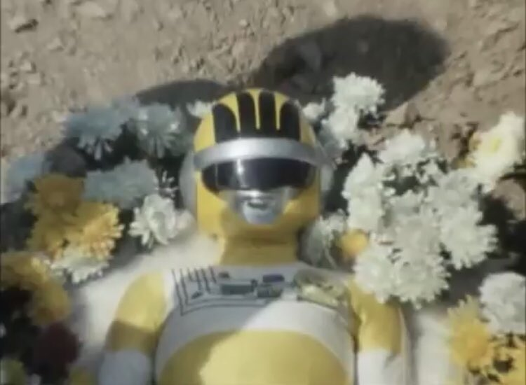 o5kjH8uG8NGe2xK's tweet image. #ゴジュウジャー　
・元に戻らない光線くらって
　変身状態で戦死。
・番組自体終わらせて再スタート。
・時空の歪みで幼児化。
・潜入調査で顔と声を変えたが
　元に戻らなくなった←NEW!!/