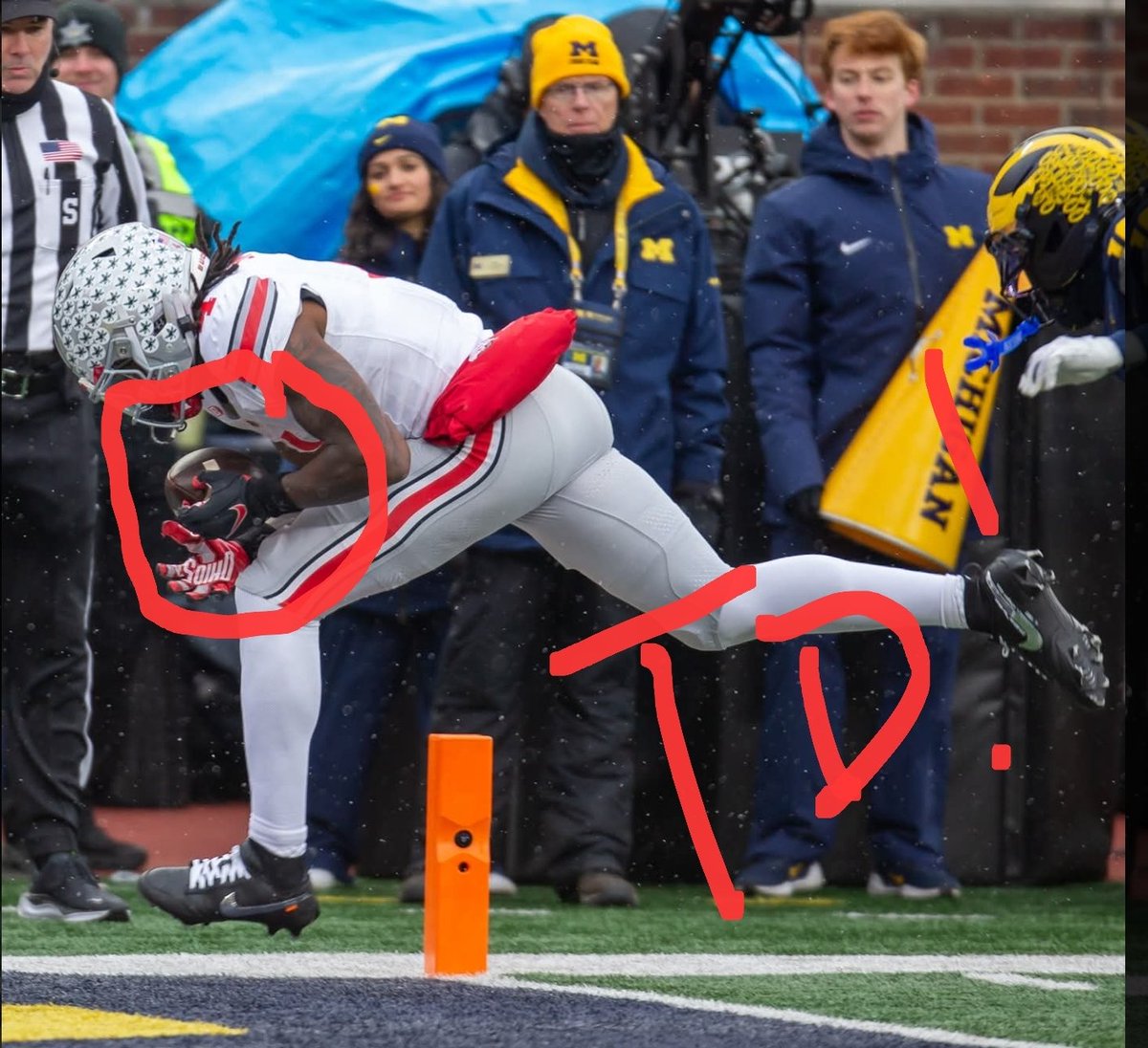 MurphMan919's tweet image. Control...across the plane...TD. Simple. But Michigan people are ignorant.
