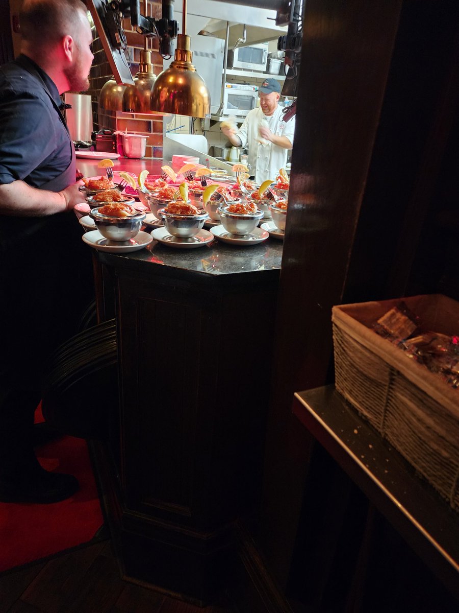 AaronWilson_NFL's tweet image. INDIANAPOLIS -- Previewing #Texans vs. #Colts tonight @KPRC2 and a trip to @stelmo