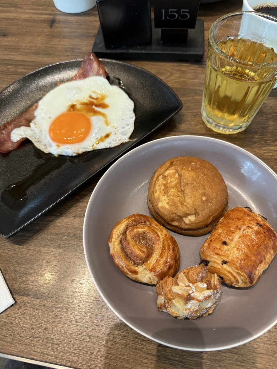 8himo8's tweet image. おはようございます☀
今日は朝ごはんを食べて、それから帰国します✈️早くネコたちに会いたい😣