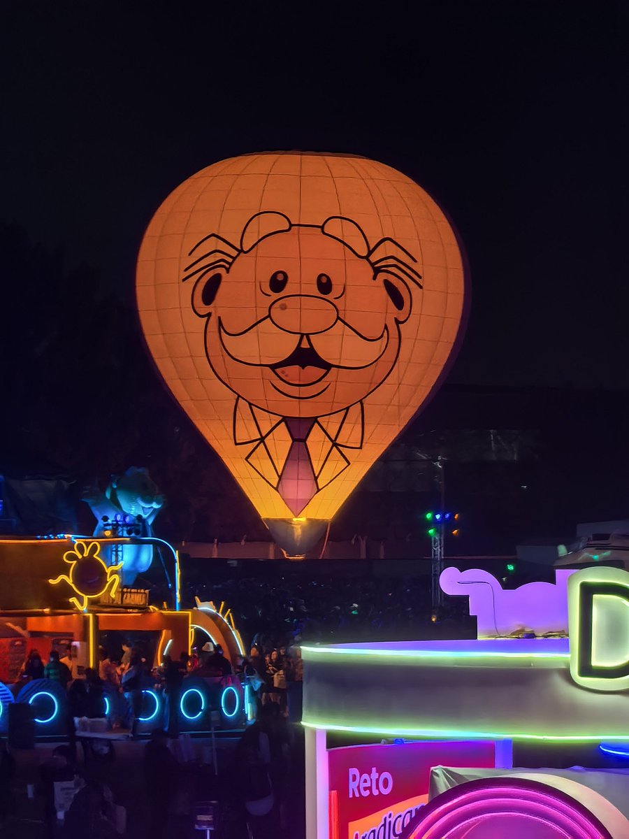 Genuinamente la estrategia de Marketing del Dr. Simi debería estudiarse en escuelas y universidades dedicadas a eso.

No creo que exista otro país en el que una farmacia esté organizando un festival de música con invitados internacionales.