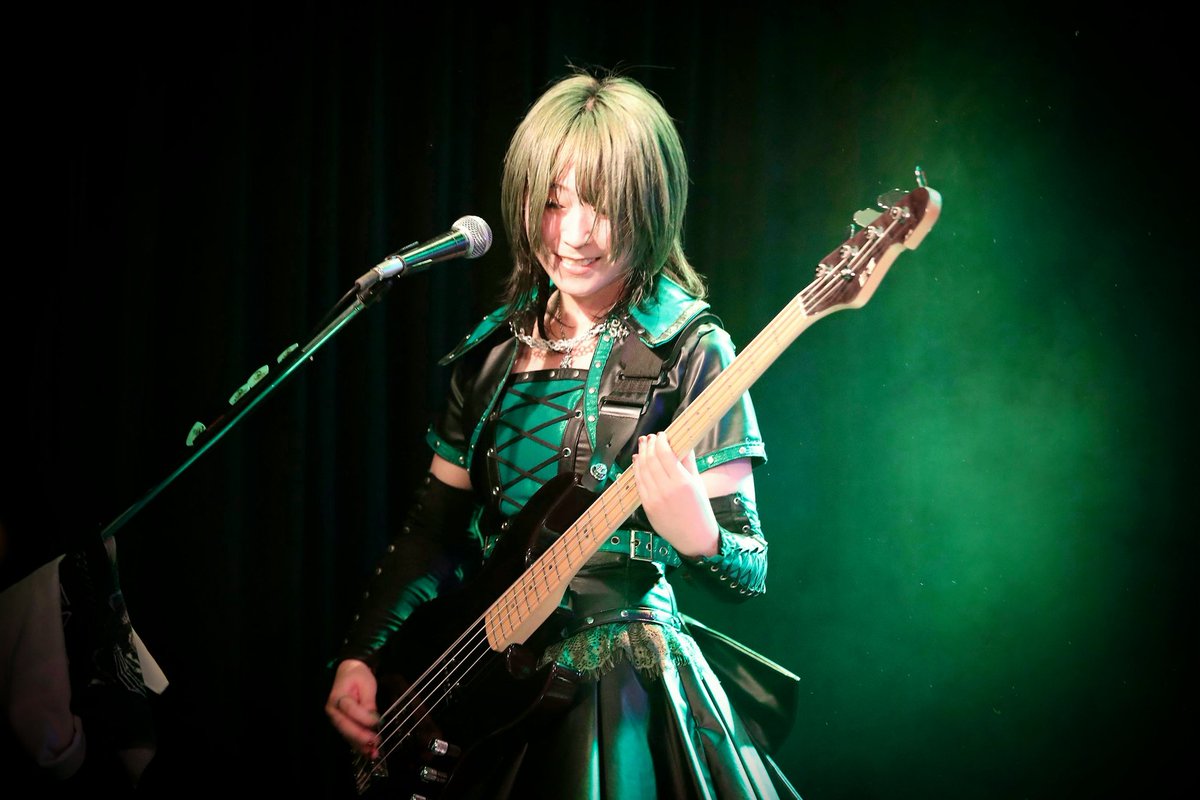 お誕生日を迎えました！
今こうしてベースを弾けていること、音を届けられていることに心から感謝しています。
ステージで鳴らす1音1音が、誰かの力になれるように。
これからも進み続けるからね⚡🤘❤️‍🔥
🐊りん🐊