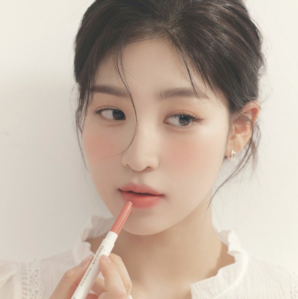 radiomejor's tweet image. #Blurredlips: cómo es la técnica coreana para lucir labios voluminosos de manera natural bit.ly/49IOR16