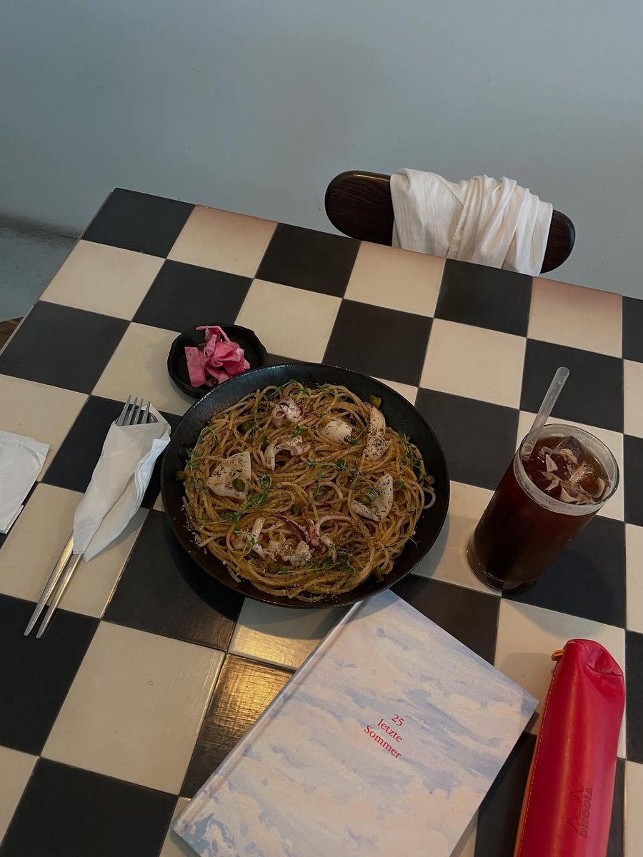 parkjjongaaa's tweet photo. @URIJIBUl Enjoying free time with myself and my food. It’s really fun, but i also want to be busy ㅜㅜ https://t.co/5Nc7y4NO6Y