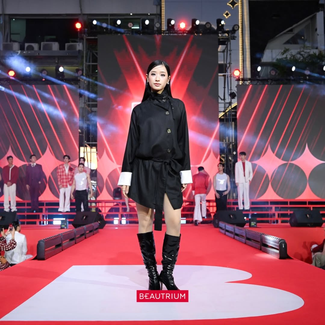 Trendfortu's tweet photo. 𓍢ִ໋🌷͙֒ Instagram Update
ig : thebeautrium
Muse of KATE🖤
TU x KATE BEAUTRIUM 14th
#KATExTU #tontawan
#BEAUTRIUM14thAnniversary
#KATETokyo #KATExBT https://t.co/FZ6c2iunMB