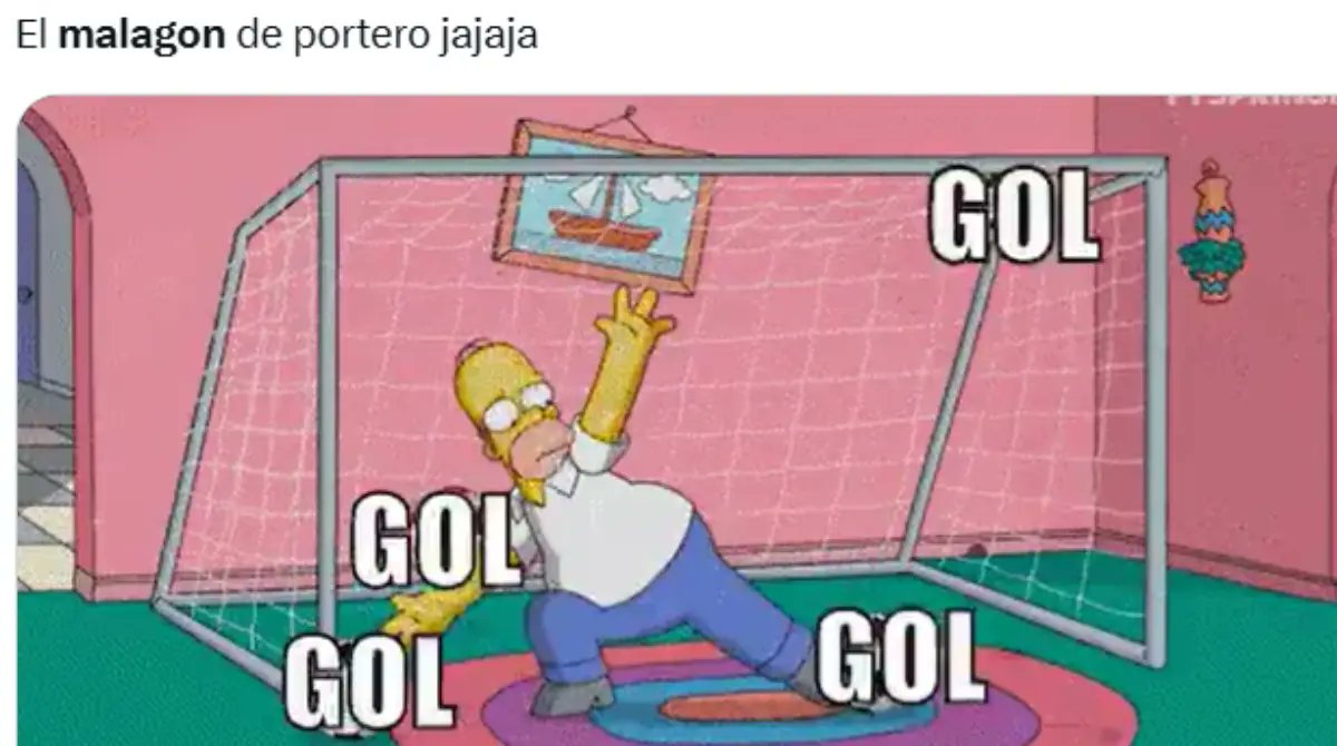 LaDelanteraGoat's tweet photo. Por un ERROR TAN FEO TONTO DE #Malagon q le paso el balón de frente #America vs #Monterrey en #LigaMx #Tudn #Espn #FoxSports #Tvazteca #Tato #Corcho #pelaez #Failteson #Deanda y digan q es "buen portero para selección" OJO #Rangel anda igual ehh, hoy es un buen #Sabado #Rayados https://t.co/d71fSZjNbu