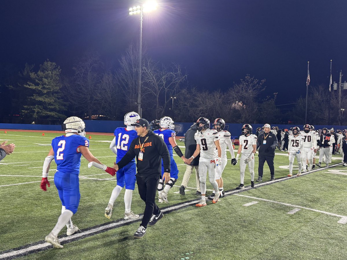 DrewWemple's tweet image. FINAL | @Togafootball 28, Mamaroneck 14 (NYSPHSAA Class AA semifinals)

The Blue Streaks are going to ‘The Dome’ to play for a state title for first time since 2015.