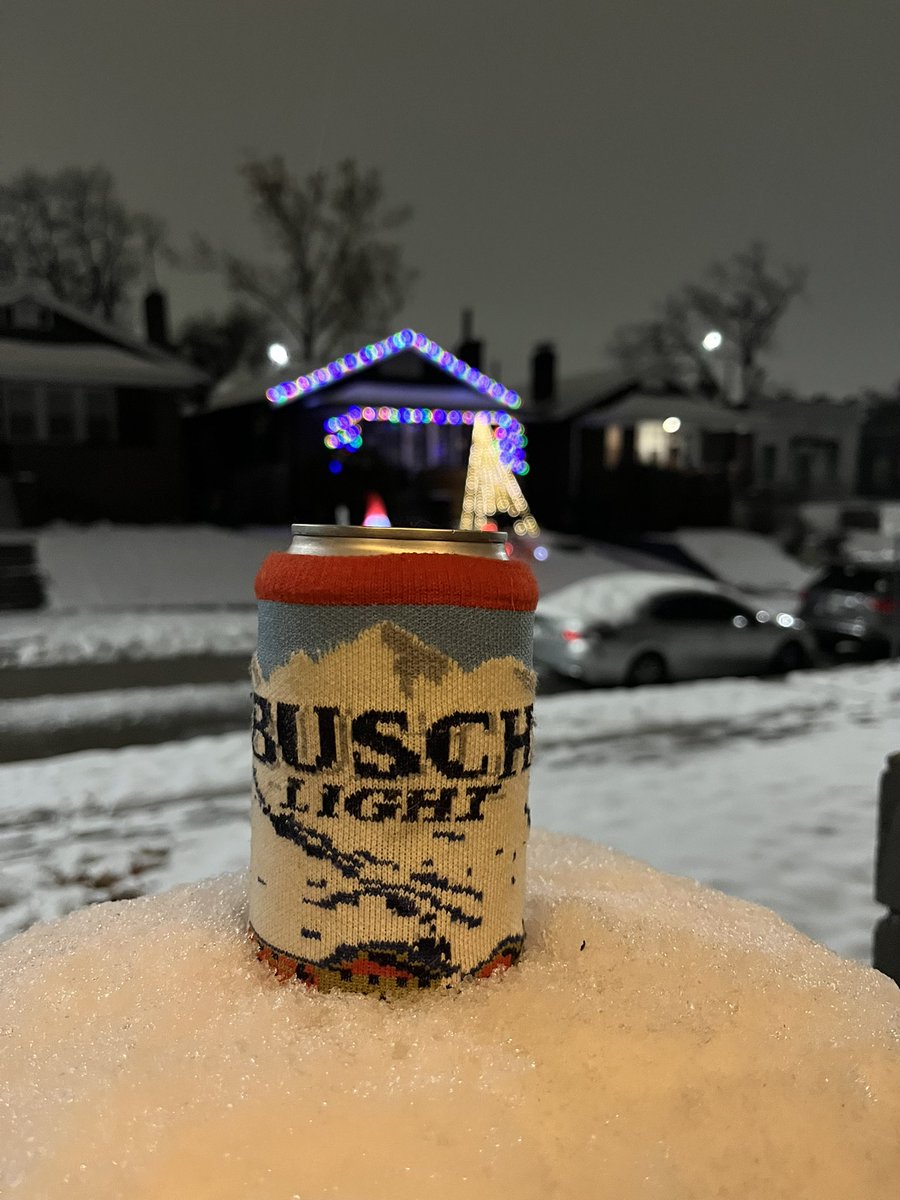 jcaronor's tweet photo. @BuschBeer sweater season is upon us! https://t.co/5pGFckEKdT