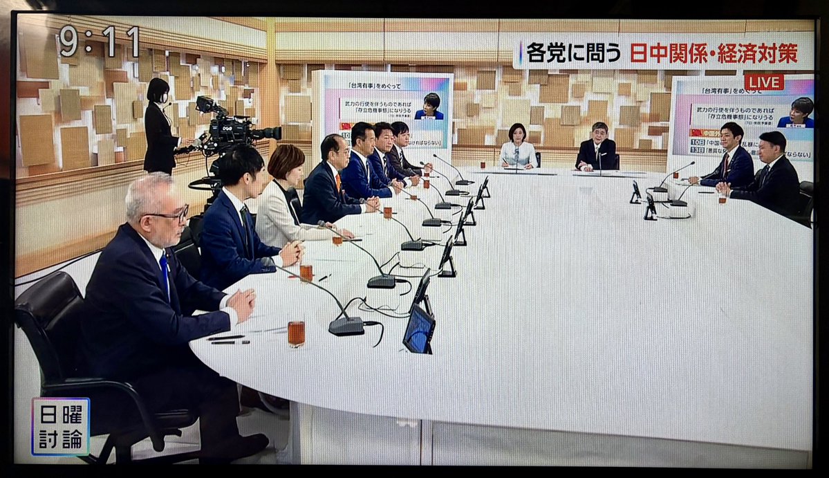 yamazoejimusyo's tweet image. NHK #日曜討論 に出演。悪化する日中関係の打開について問われ「戦争は誰も望んでない。ところが高市首相の答弁は“戦争になり得る”と宣言したものに他ならず、許されない。日中間で緊張が高まり影響が生じている発端は高市首相の誤った発言。解決のためにはきっぱり撤回すべき」と #山添拓 議員。