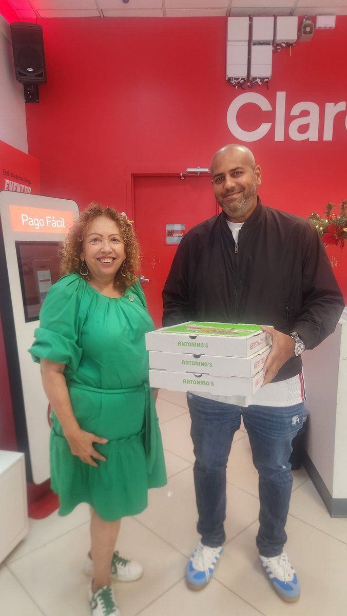 antoninospizza2's tweet image. #CLAROTODOS Y TU #JEFE TE COMPRA #PIZZA
GRACIAS POR  APOYO.
LUNES #CIBERNETICO. A DISFRUTAR LAS OFERTAS DEL MOMENTO.🇵🇷🍕🫲