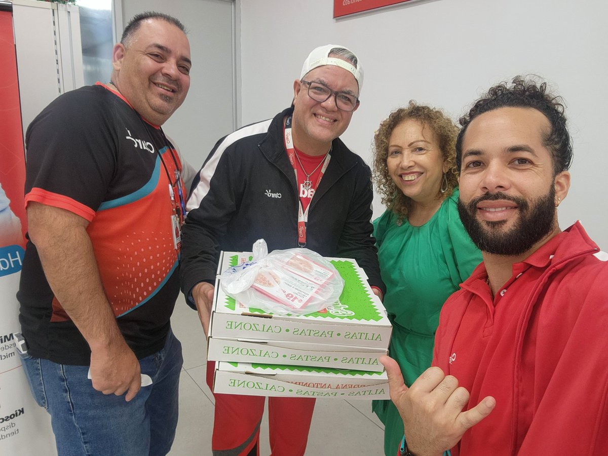 antoninospizza2's tweet image. #CLAROTODOS Y TU #JEFE TE COMPRA #PIZZA
GRACIAS POR  APOYO.
LUNES #CIBERNETICO. A DISFRUTAR LAS OFERTAS DEL MOMENTO.🇵🇷🍕🫲