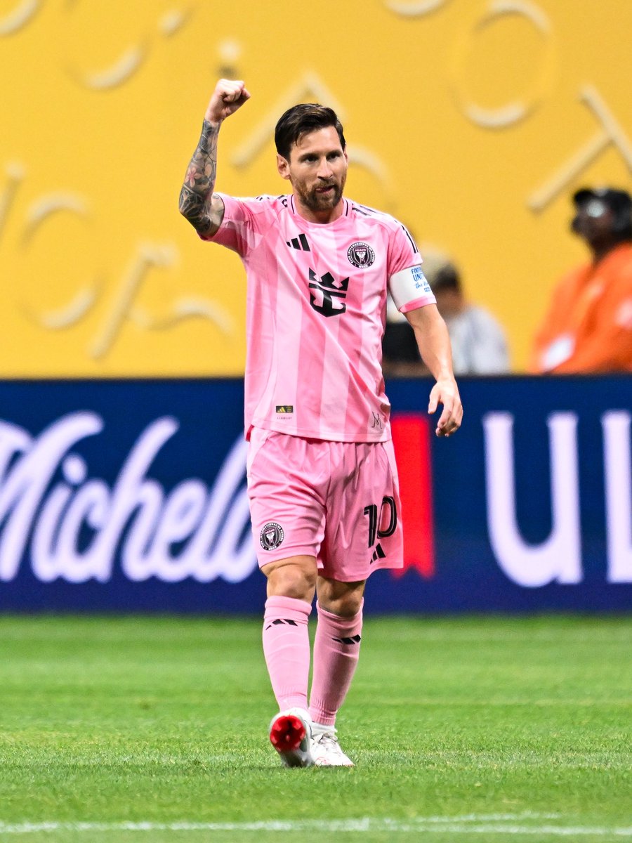 ActuFoot_'s tweet image. 🐐 LE PLUS GRAND PASSEUR DE L’HISTOIRE DU FOOTBALL : 𝗟𝗜𝗢𝗡𝗘𝗟 𝗠𝗘𝗦𝗦𝗜 🇦🇷. 🤩

🎯 𝟰𝟬𝟱 𝗣𝗔𝗦𝗦𝗘𝗦 𝗗𝗘́𝗖𝗜𝗦𝗜𝗩𝗘𝗦