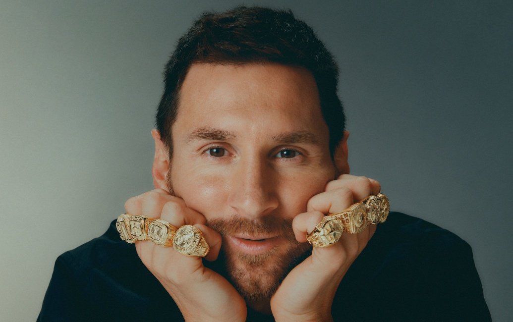 Messismo10's tweet photo. ¡¡¡MESSI ALCANZÓ LOS 47 TÍTULOS EN SU CARRERA!!!

35 con Barcelona.
6 con Argentina.
3 con PSG.
3 con Inter Miami.

ES EL JUGADOR MÁS GANADOR DE TODOS LOS TIEMPOS. https://t.co/wixHyTEa7D