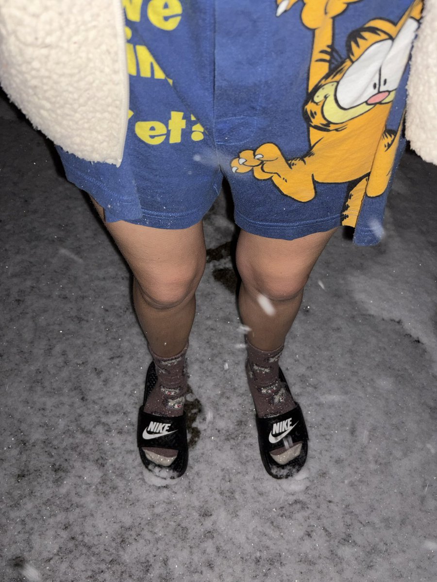 desolangels's tweet image. Rate my snow spotting fit