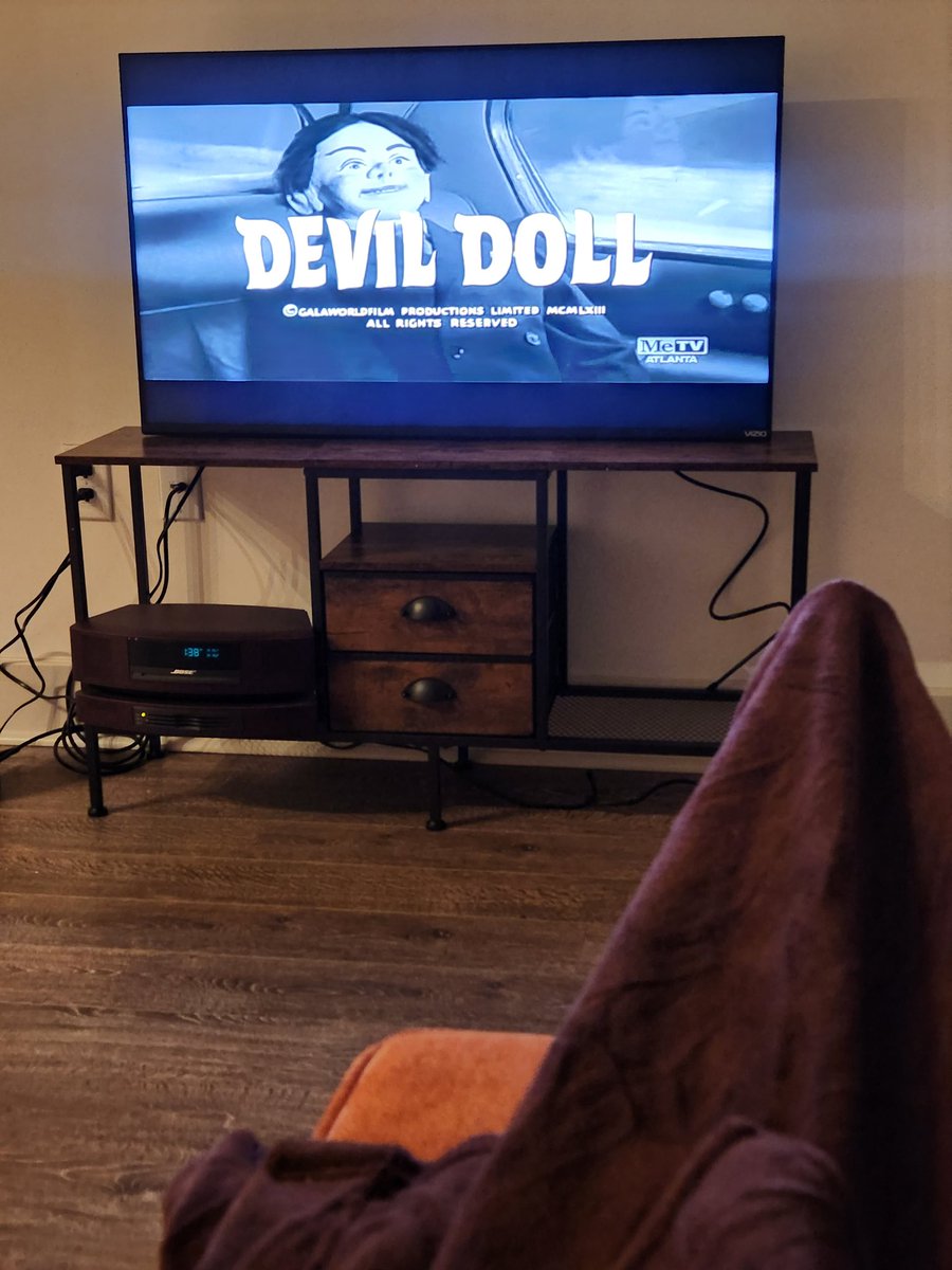 inagreenminute's tweet image. Hey Diane!!

And yes, I finally got a semi decent TV stand. Just gotta find my rubber chicken.. (I always think The Blues Brothers.. 🤣🎶)

The acting and production is stellar, I see. HA!
#Svengoolie
#DevilDoll