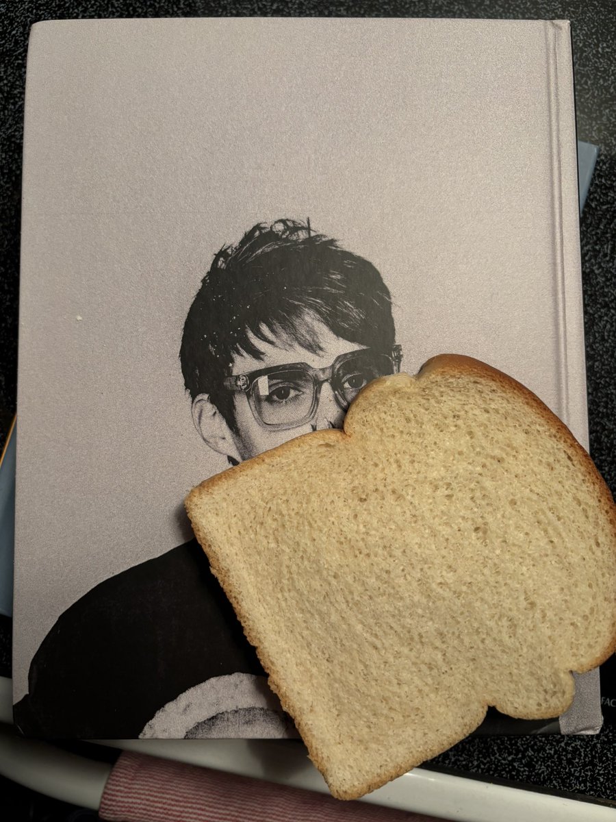 P3ACHL0B0T0MY's tweet image. fuck it people have asked so here’s handsome squidward shaped bread on awsten’s book