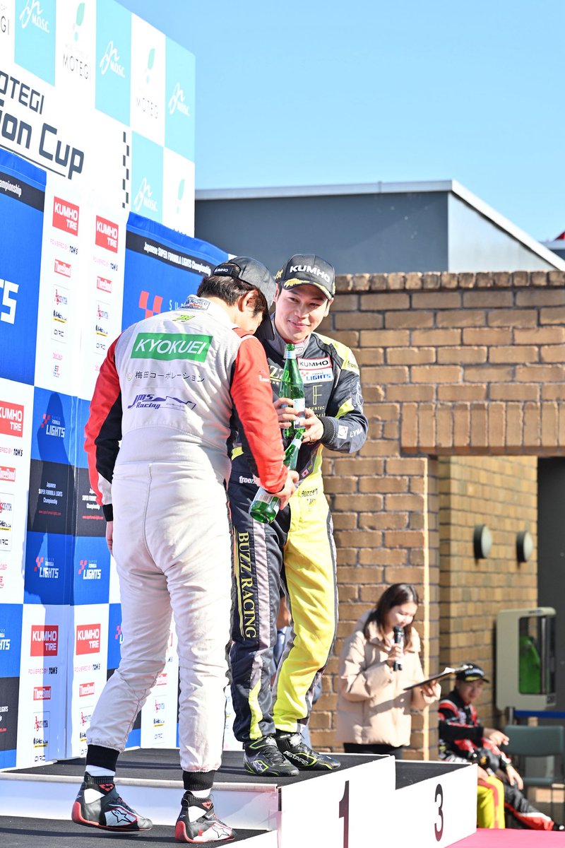 BrpImage's tweet photo. Buzz Racing @BUZZRACING_
6号車 KEN ALEX 選手
Mクラス 優勝🏆おめでとうございます㊗️
#SF #SFL #SFL_MOTEGI #KENALEX #BuzzRacing https://t.co/i5uGews3U4
