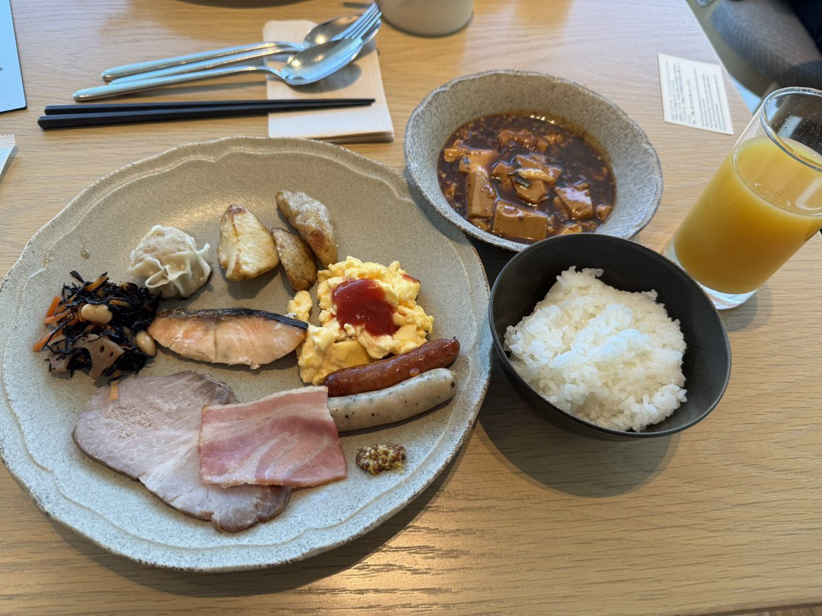 rafu_dog's tweet photo. ホテルの朝食ブュッフェ、麻婆豆腐が思ったより激辛でした
#ムニラジ写真 https://t.co/KIejdAcU6G