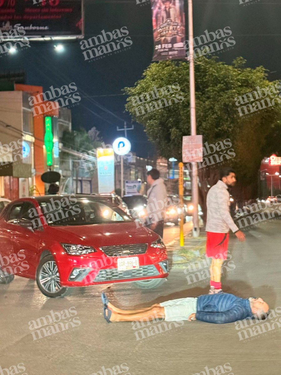 Viriloz's tweet photo. Justo ahora 19:04 pm estos montoneros agarraron a patadas al chico en el suelo sobre Calzada #Zavaleta a la altura de Don Pastor. 

Así les gritaron desde el restaurante, “montoneros” 

El chico en el suelo se veía muy mal. 
Ayuden con RT 
Placas UAR846-B 

@Ambas_Manos https://t.co/6QHvtD9xNp