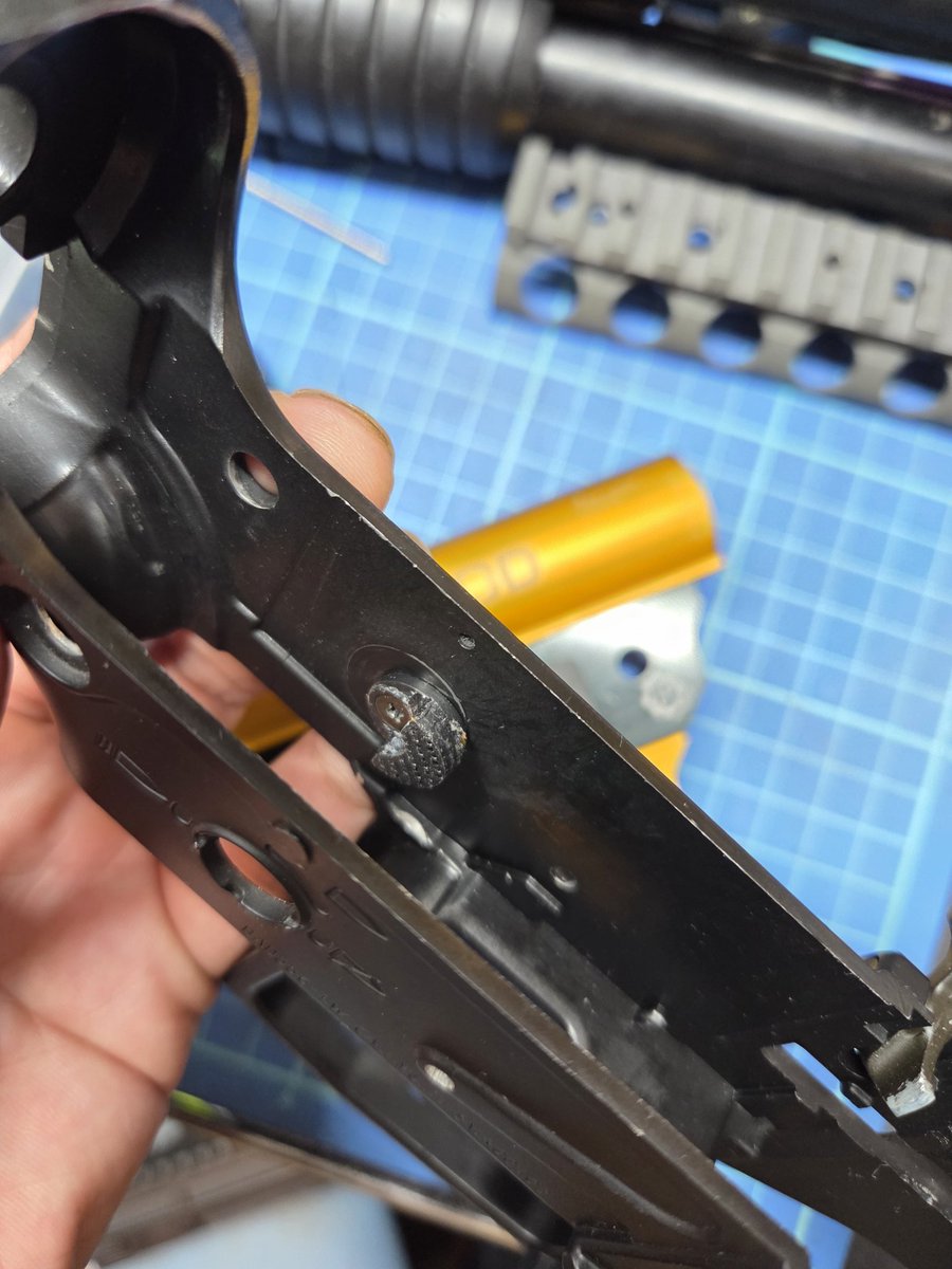Tokadeimori's tweet image. セレクタープレートに届かないから
厚くするね。　
てか、こんな分厚いカムを、使う電動ガンなんてあるのか。なんのエアガンを前提に設計してるだろう。　
#エアガン 
#XMOD
