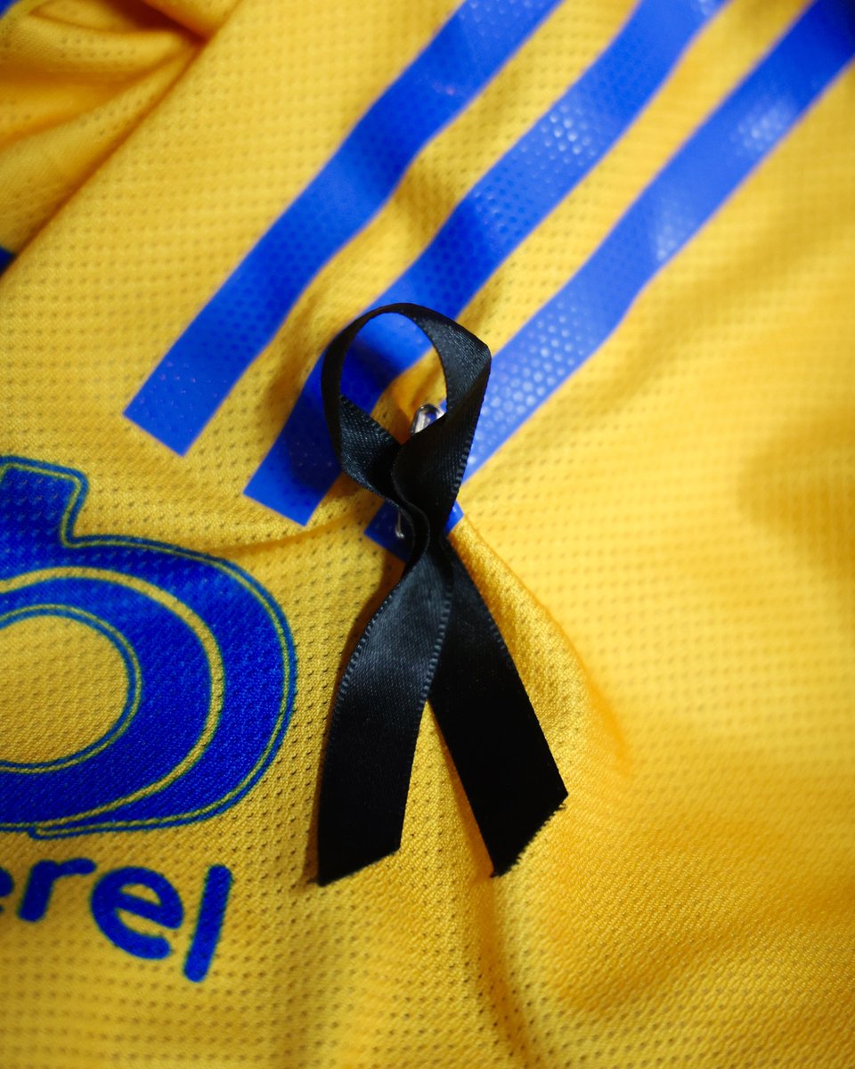 Hoy saldremos a la cancha con un moño negro en memoria de Emilio Navarro, hijo de nuestro exjugador Fernando Navarro.

💛 Abrazo hasta el cielo, Emi.