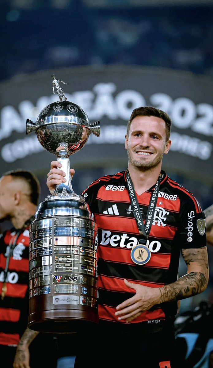 Meu primeiro título com o <a href="/Flamengo/">Flamengo</a> foi nada mais, nada menos que uma Libertadores. Absurdo. ❤️🔴⚫️