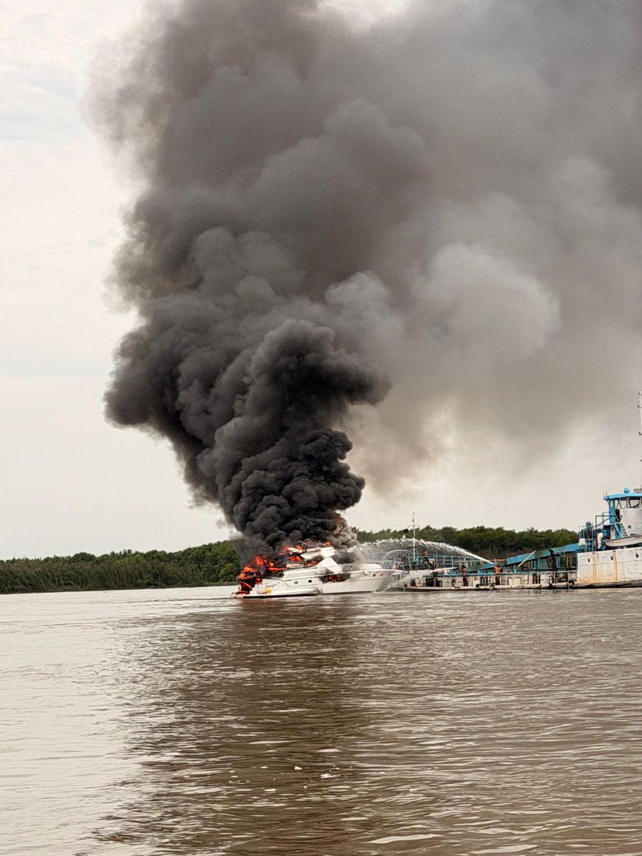 Un yate, con mayoría de tripulantes rafaelinos, se incendió de manera total cuando estaba cerca de Paraná. A pesar de la magnitud del siniestro, milagrosamente no hubo heridos.