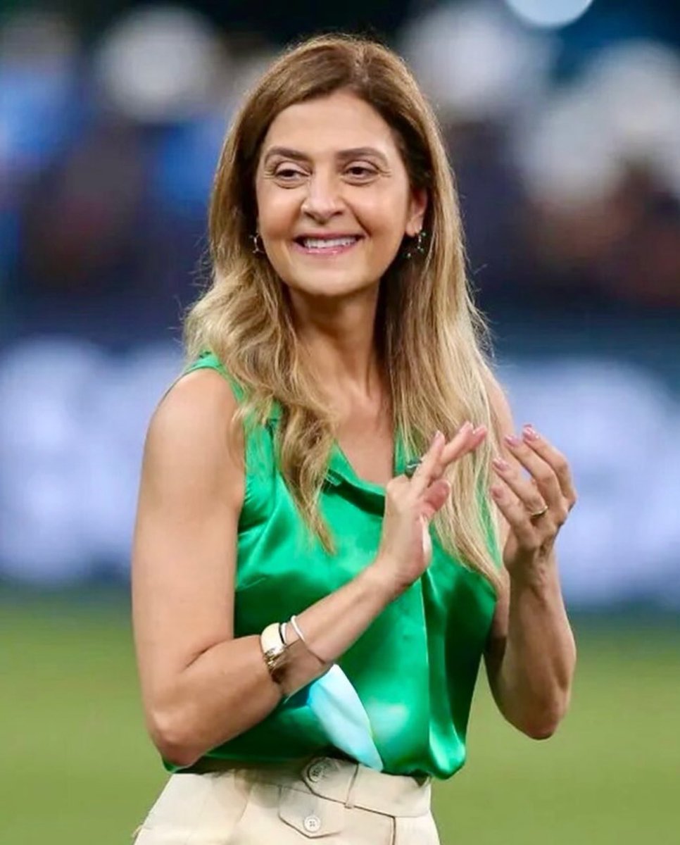 leilapereiralp's tweet image. Estou calma mas triste. Não tenham dúvida que continuarei lutando pela conquista de títulos. Aliás, lembrem-se sempre que só conquista quem chega as finais.

Parabéns aos nossos jogadores, comissão técnica, diretor de futebol e a todos nossos profissionais por ter disputado mais…