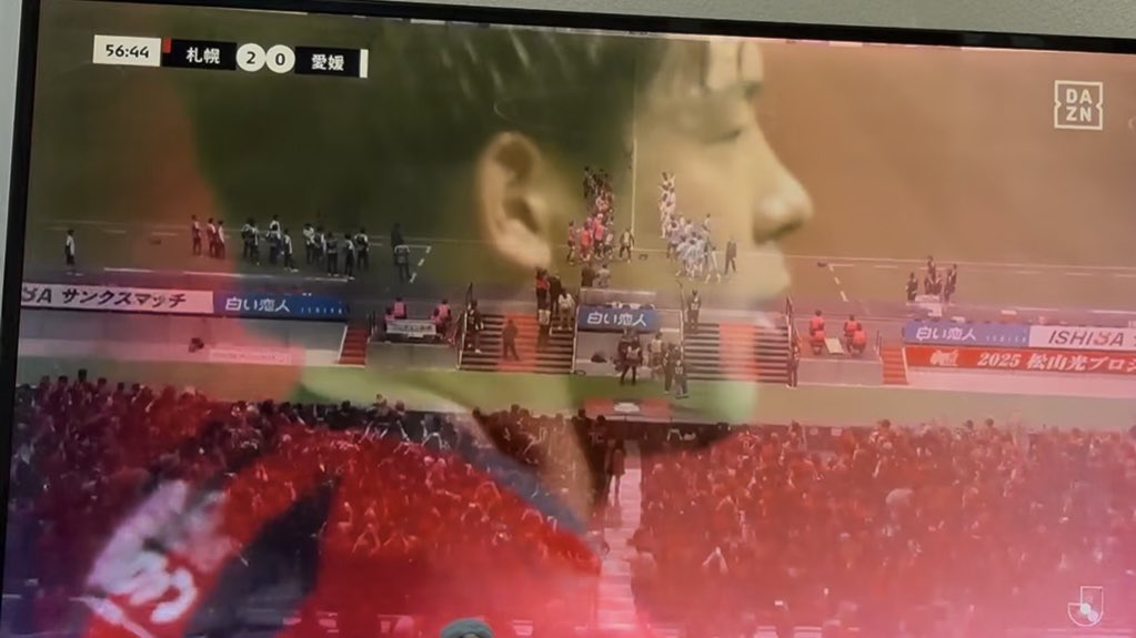 Chika542912's tweet image. 深井一希が8を背負ってから私も８を背負い
ゲーフラも挙げていました
昨日は画面越しだったけど
キャプテンマークをつけピッチを走りディフェンスもパスも
シュートも(惜しかった)
あれ？まだまだ行けるんじゃないと、思わせてくれ楽しそうにプレーしていたのが何よりでした

#深井一希