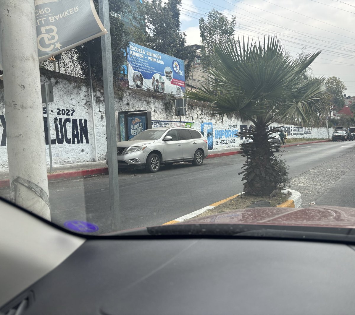 cindirinag's tweet photo. @HuixquiGob  implementas un “Plan de Movilidad” en JesúsMonte/Palo Solo, cambias la vuelta en U de Palma Criolla, PERO donde permites la vuelta, hay una camioneta que impide hacerla la U en un solo movimiento, y ahí no hay candados  como más arriba, por? Ahí no sale $$🤑😒. https://t.co/eCOXJHYjFw