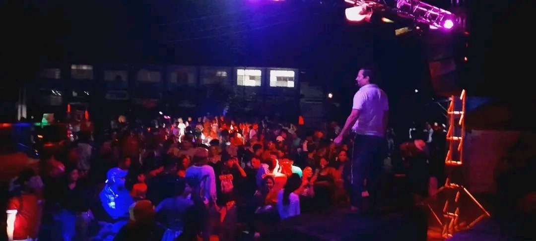 Esa es nuestra juventud, esos son nuestros estudiantes. Alegres, divertidos, ocurrentes, felices, parecidos a su tiempo, pero por sobre todas las cosas comprometidos con nuestra obra, comprometidos con la Revolución. Ahí está la continuidad. 
Felicidades muchachos.
#LasTunas