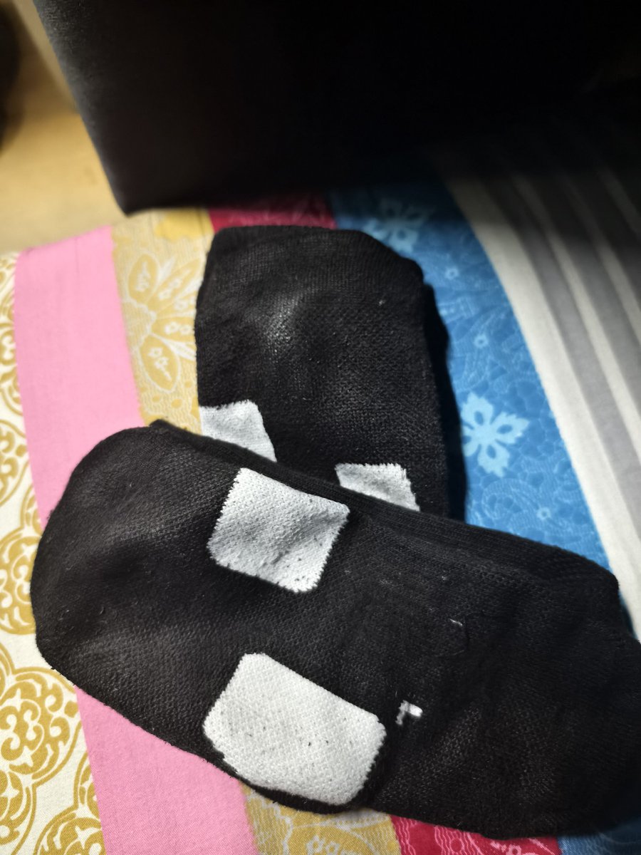 为什么黑袜总是会穿反光呢？