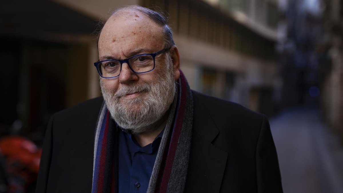 soccatmat's tweet image. Des de la Societat Catalana de Matemàtiques lamentem profundament la mort de Claudi Alsina. Ho sentim molt. 

Ens deixa un referent indiscutible de la matemàtica catalana, de la docència i de la divulgació. 

El seu llegat perdurarà.

📸Imatge: Diari Ara. 

#SCM #Matemàtiques